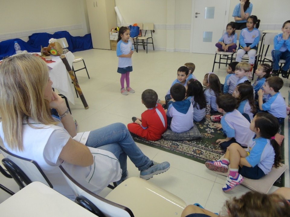 Contar para fazer lembrar, contar para mover montanhas e céus”.