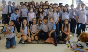 Contar para fazer lembrar, contar para mover montanhas e céus”.