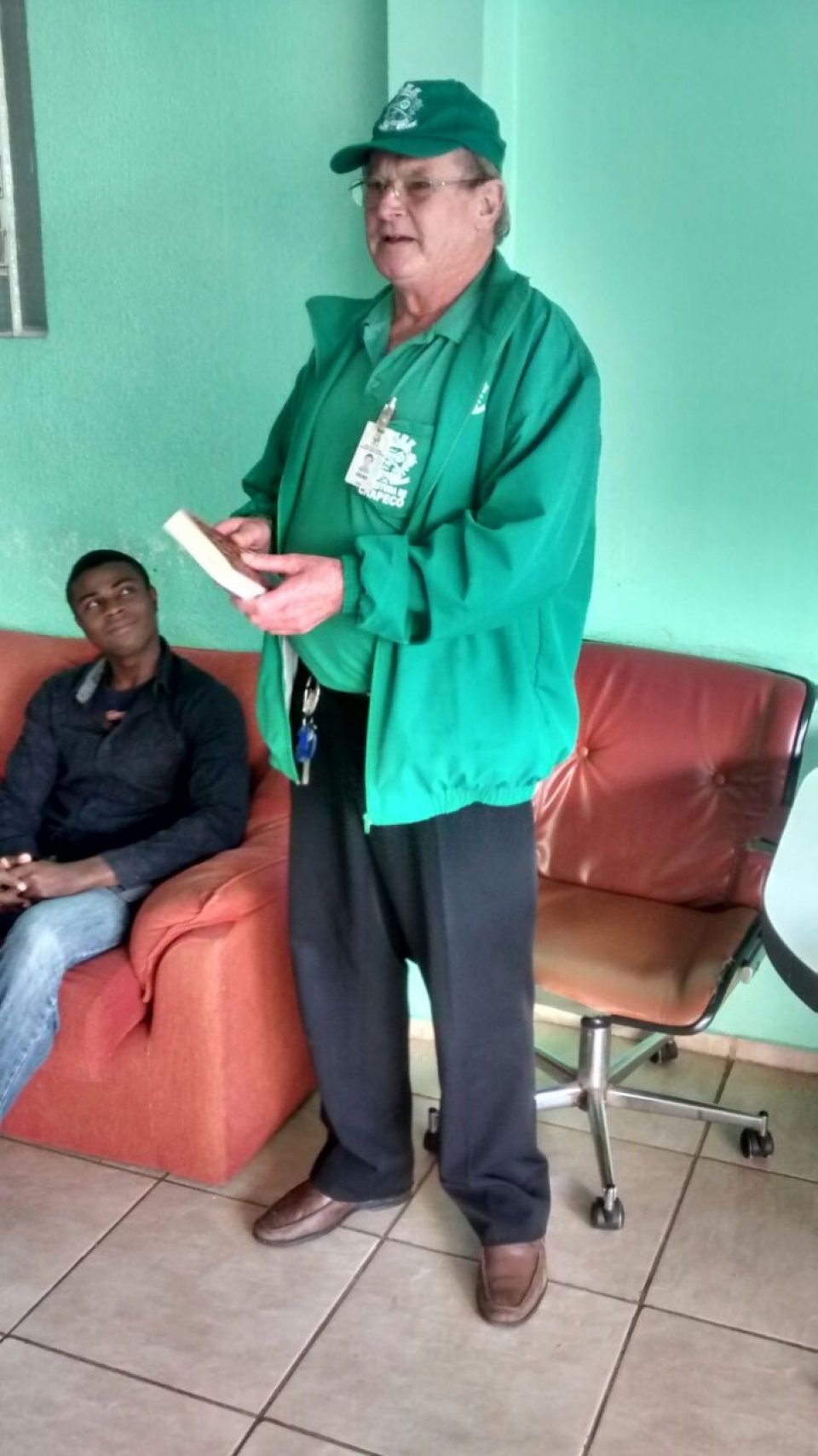 Encantadores da Alegria, levam diversão a Casa de Passagem Albergue João Piltz