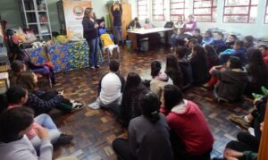 Roda de Leitura e Contação de História atende várias escolas da região