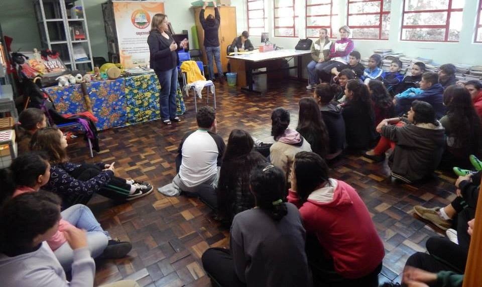 Roda de Leitura e Contação de História atende várias escolas da região