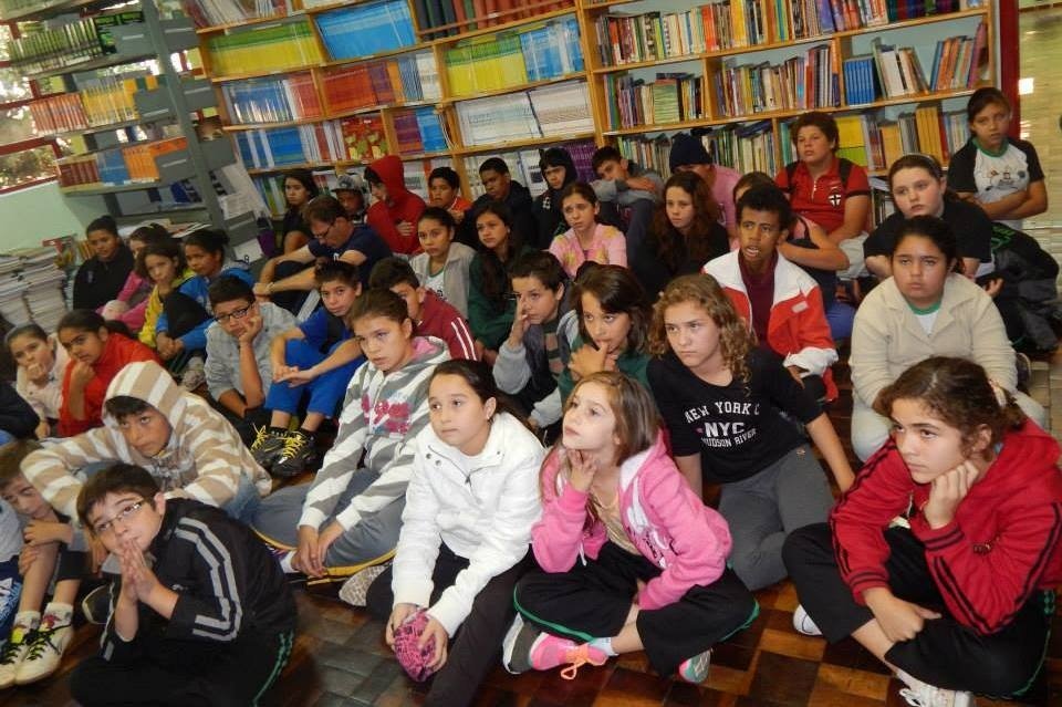 Roda de Leitura e Contação de História atende várias escolas da região