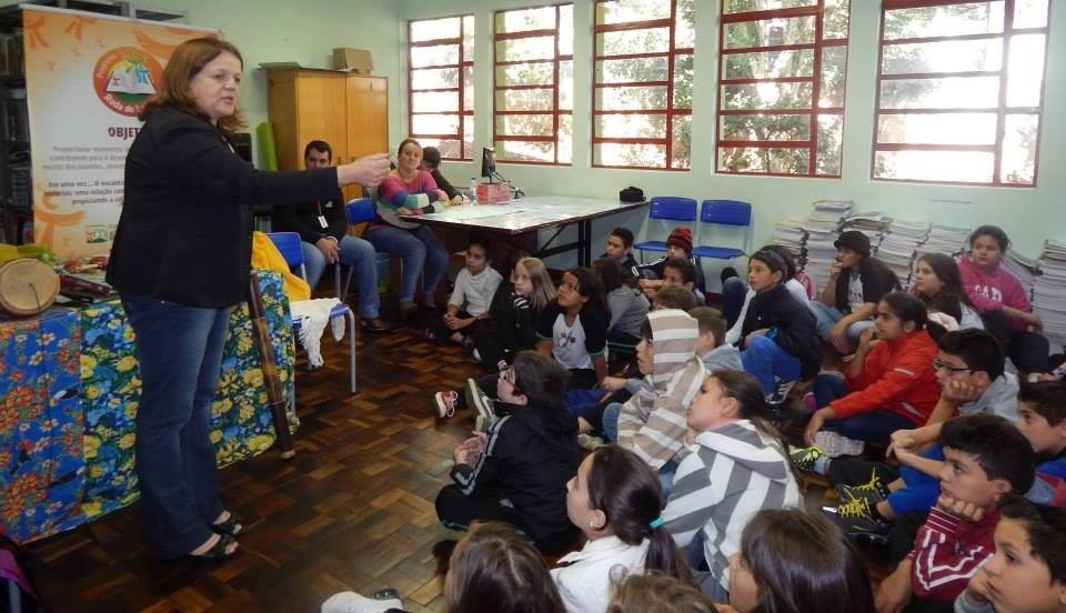 Roda de Leitura e Contação de História atende várias escolas da região