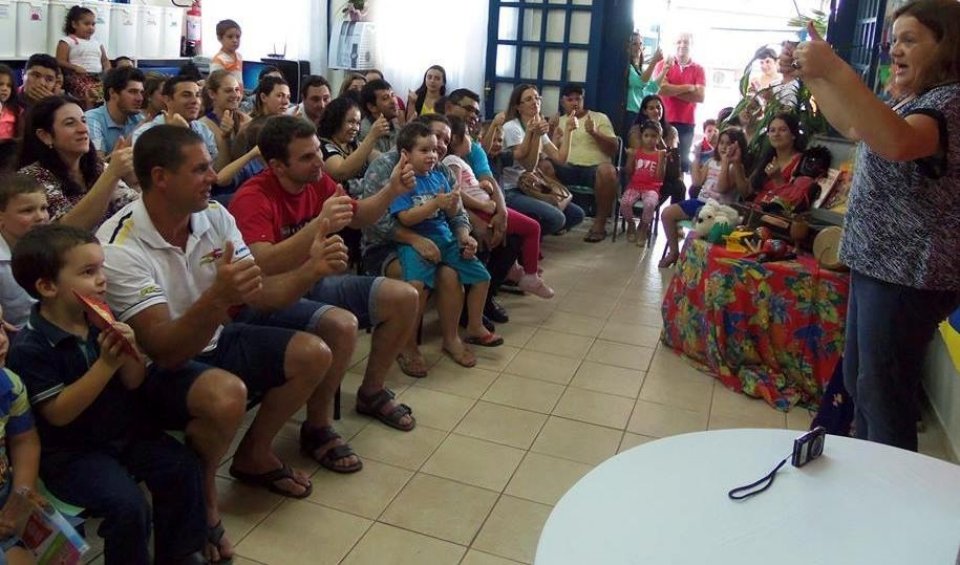 Roda de Leitura e Contação de História atende várias escolas da região