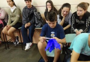 PROGRAMA RODA DE LEITURA E CONTAÇÃO DE HISTÓRIA INTERAGE COM OS ALUNOS DECLAMANDO POESIAS...