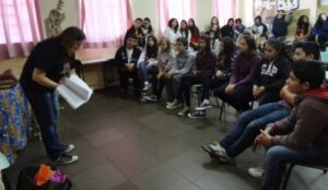 PROGRAMA RODA DE LEITURA E CONTAÇÃO DE HISTÓRIA INTERAGE COM OS ALUNOS DECLAMANDO POESIAS...