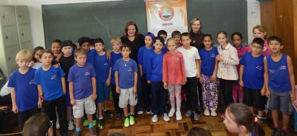 Roda de Leitura e Contação de História realiza brincadeiras com jogos literários em escolas