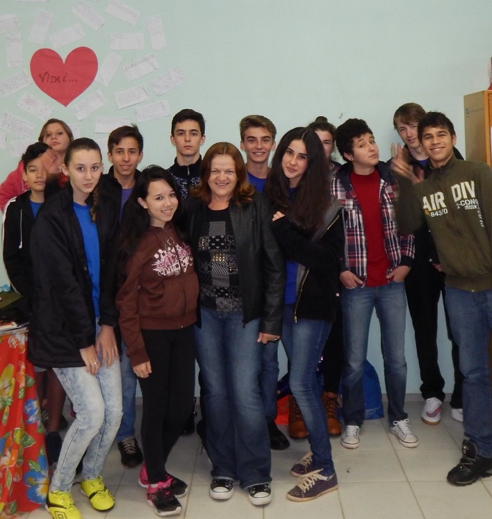 Roda de Leitura e Contação de História realiza brincadeiras com jogos literários em escolas