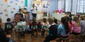 RODA DE LEITURA E TURMINHA DA RECICLAGEM NO DIA C DE COOPERAR