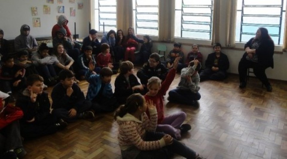 RODA DE LEITURA E CONTAÇÃO DE HISTÓRIA ESTIMULAM A LEITURA E A FORMAÇÃO DE LEITORES...