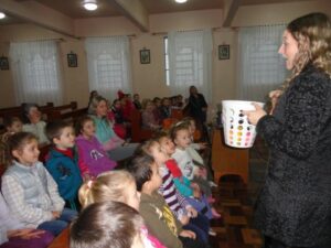 A Turminha da Reciclagem realiza momento de reflexão e aprendizado com alunos e professores