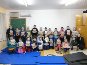 A Turminha da Reciclagem realiza momento de reflexão e aprendizado com alunos e professores