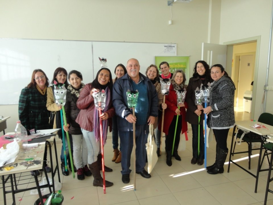 A Turminha da Reciclagem realiza momento de reflexão e aprendizado com alunos e professores