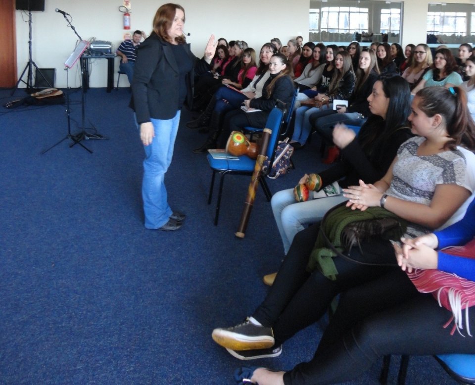 Programa Roda de Leitura e Contação de História participam de formação pedagógica