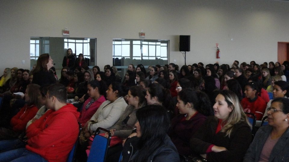 Programa Roda de Leitura e Contação de História participam de formação pedagógica