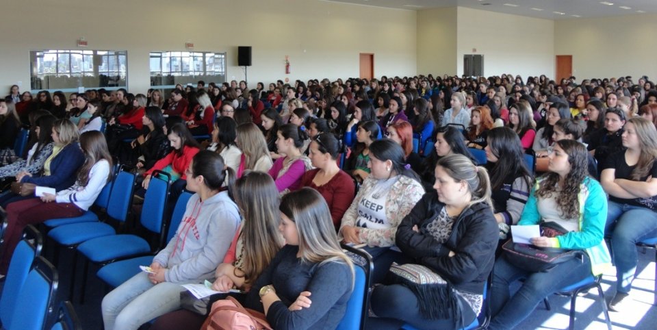 Programa Roda de Leitura e Contação de História participam de formação pedagógica