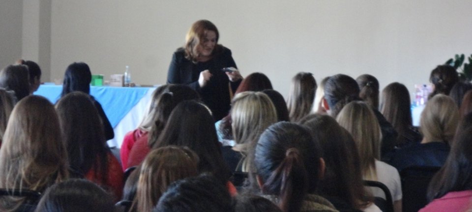 Programa Roda de Leitura e Contação de História participam de formação pedagógica