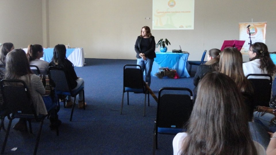 Programa Roda de Leitura e Contação de História participam de formação pedagógica