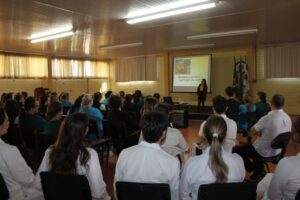 Palestra desperta diversas emoções em funcionários de Hospital no RS