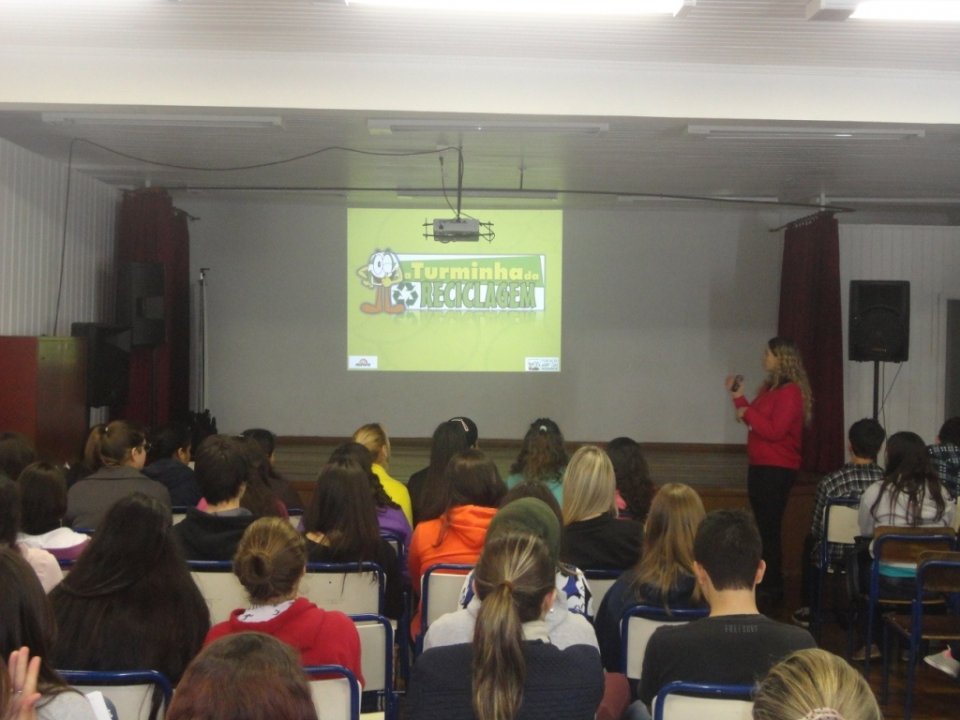A Turminha da Reciclagem desenvolveu 727 ações em 2015