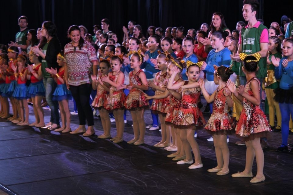 Projeto Dança atendeu 200 crianças e adolescentes em 2015