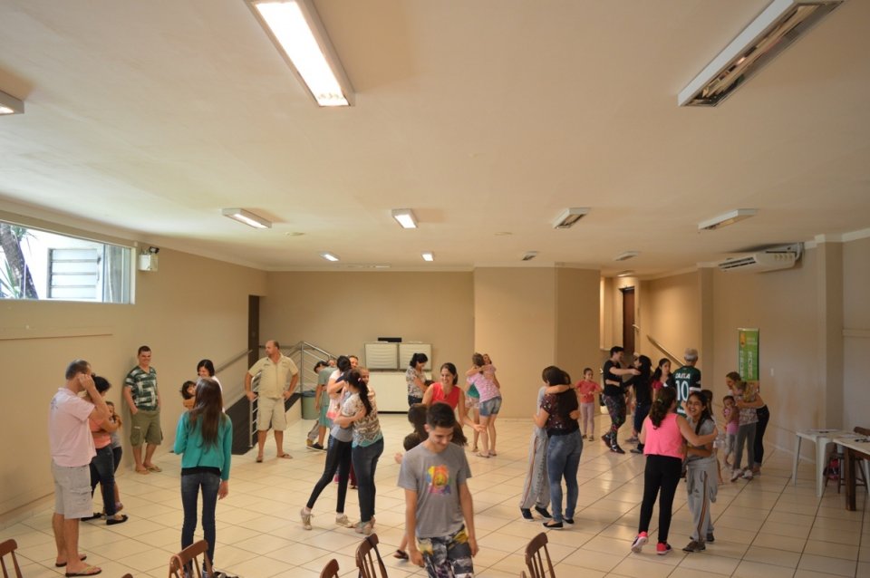 Grupo Vozes do Corpo retorna as aulas de dança