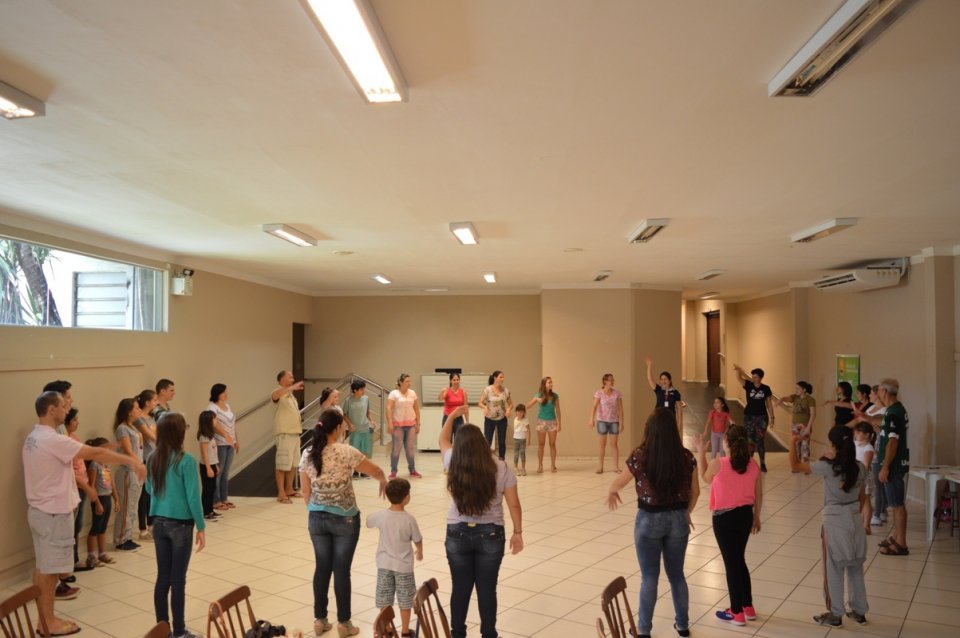 Grupo Vozes do Corpo retorna as aulas de dança