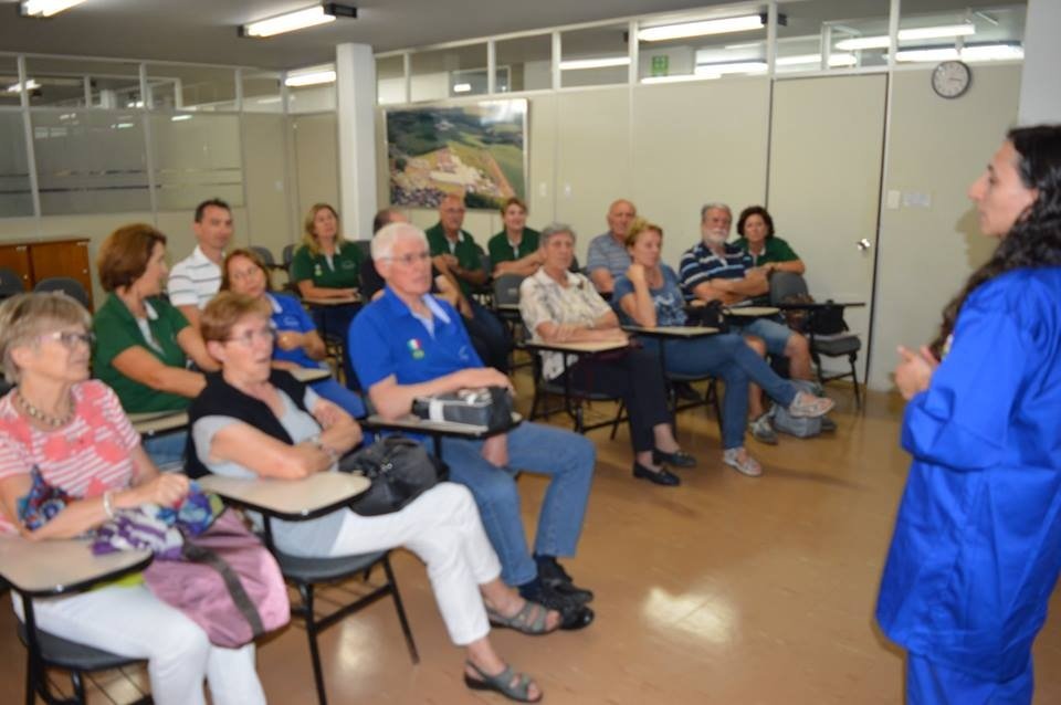 Família visita e conhece programas da Fundação Aury Luiz Bodanese