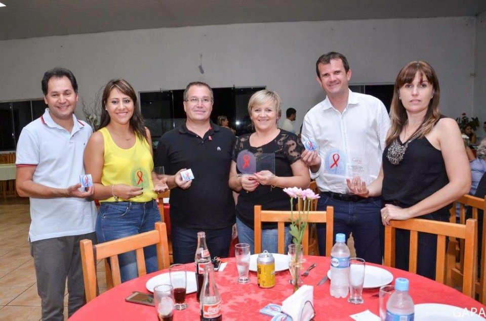 FALB e sua mantenedora recebem troféu Amigo do GAPA 2015