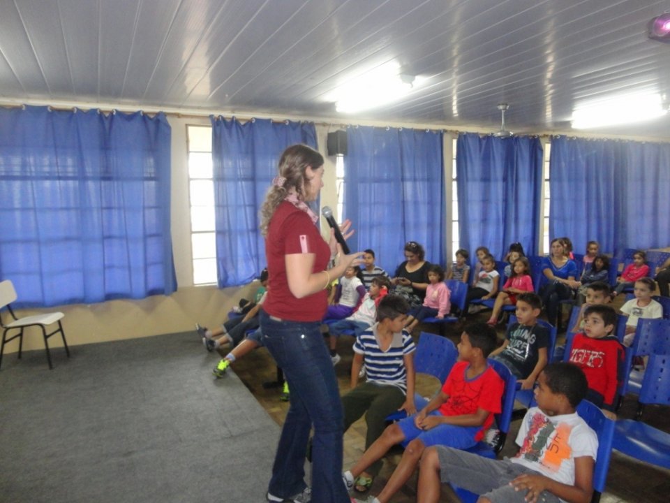 A Turminha da Reciclagem realiza atividade em escolas