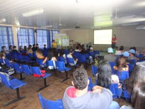 A Turminha da Reciclagem realiza atividade em escolas