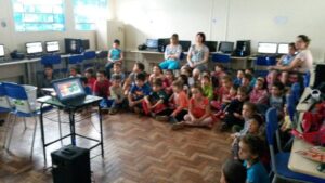 Alunos se divertem com as músicas e histórias da Turminha da Reciclagem