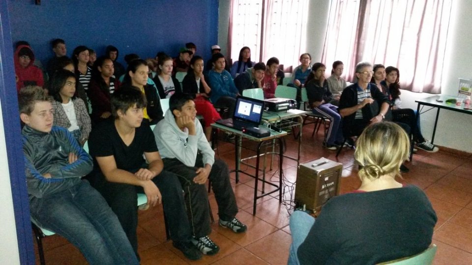 Alunos se divertem com as músicas e histórias da Turminha da Reciclagem