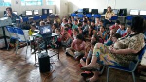 Alunos se divertem com as músicas e histórias da Turminha da Reciclagem