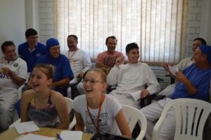 Família é tudo realiza treinamento para empregados