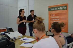 Família é tudo realiza treinamento para empregados