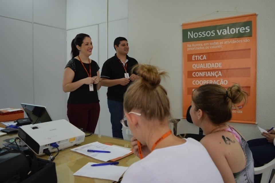Família é tudo realiza treinamento para empregados