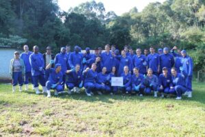 Voluntários do Amigo Energia realizam limpeza de rio