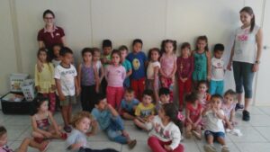 A Turminha da Reciclagem continua conscientizando alunos em diversas escolas