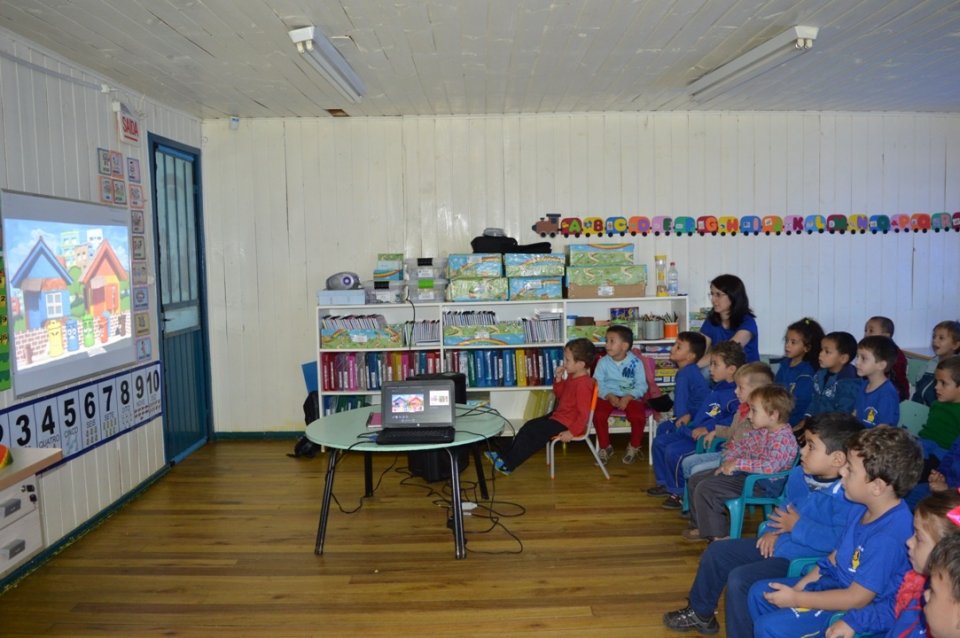 A Turminha da Reciclagem continua conscientizando alunos em diversas escolas