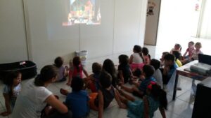 A Turminha da Reciclagem continua conscientizando alunos em diversas escolas