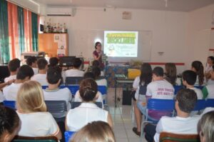 A Turminha da Reciclagem continua conscientizando alunos em diversas escolas