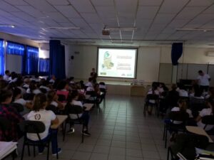 A Turminha da Reciclagem continua conscientizando alunos em diversas escolas
