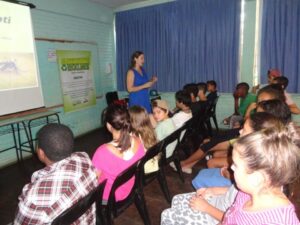 Dicas de como evitar o criadouro de mosquistos com A Turminha da Reciclagem