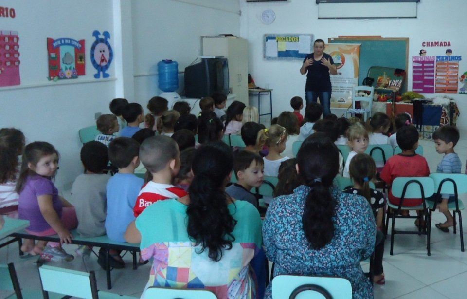 A história é importante alimento da Imaginação.