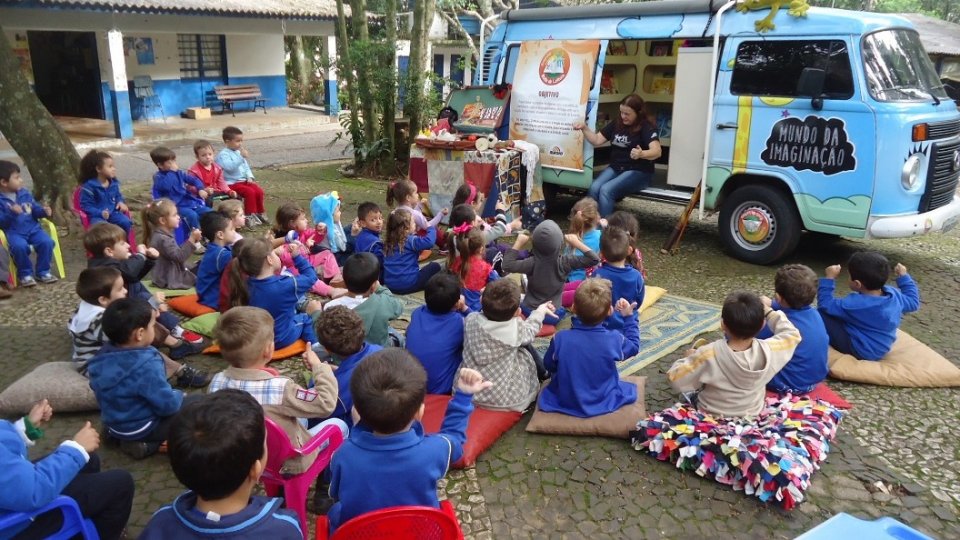 Eu vou contar uma história, agora preste atenção (...)