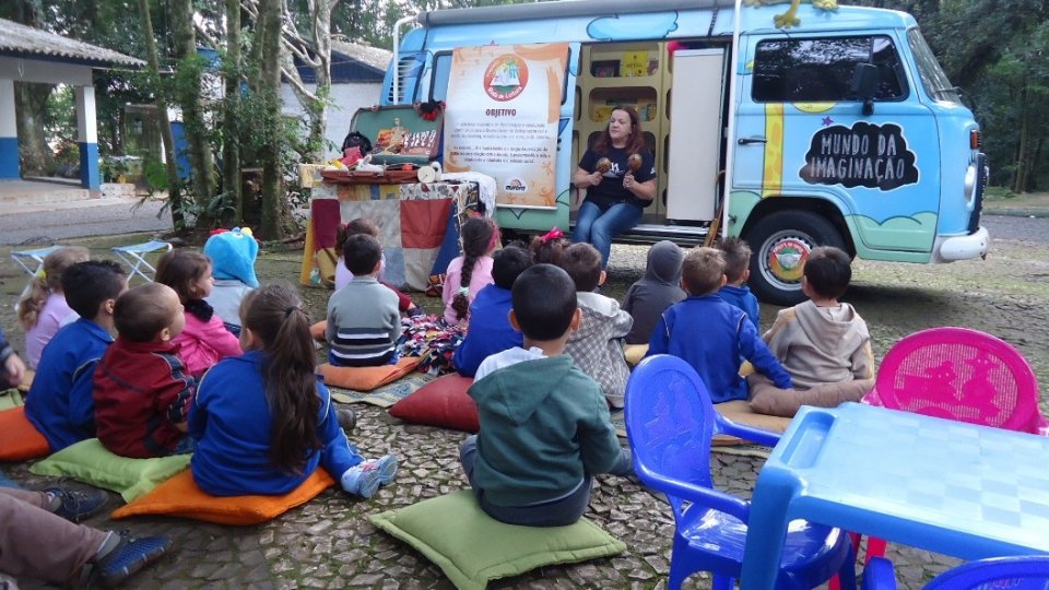 Eu vou contar uma história, agora preste atenção (...)