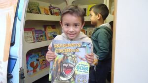 Eu vou contar uma história, agora preste atenção (...)