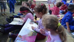 Eu vou contar uma história, agora preste atenção (...)