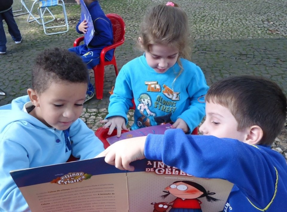 Eu vou contar uma história, agora preste atenção (...)